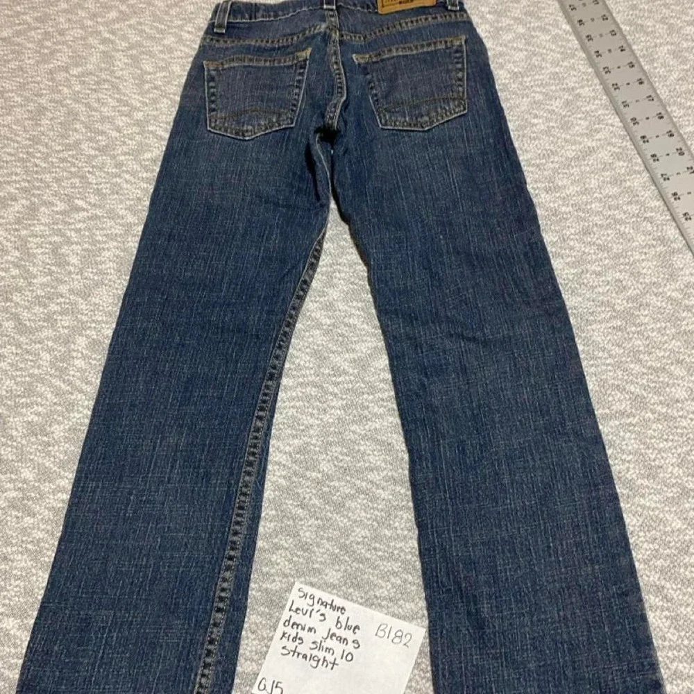 Levi's Signature Straight Blue Denim slim Jeans Size 10 Kids Straight. SKU-B182